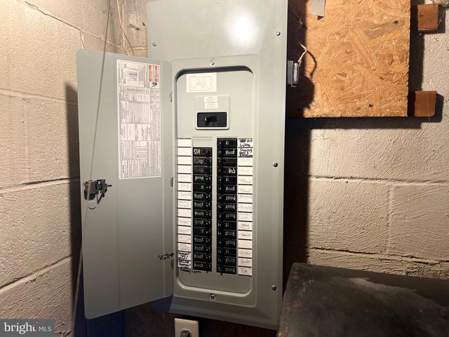 4912 SUNSET DR, Harrisburg, PA 17112