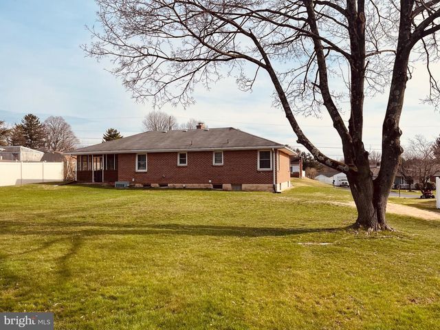 4912 SUNSET DR, Harrisburg, PA 17112