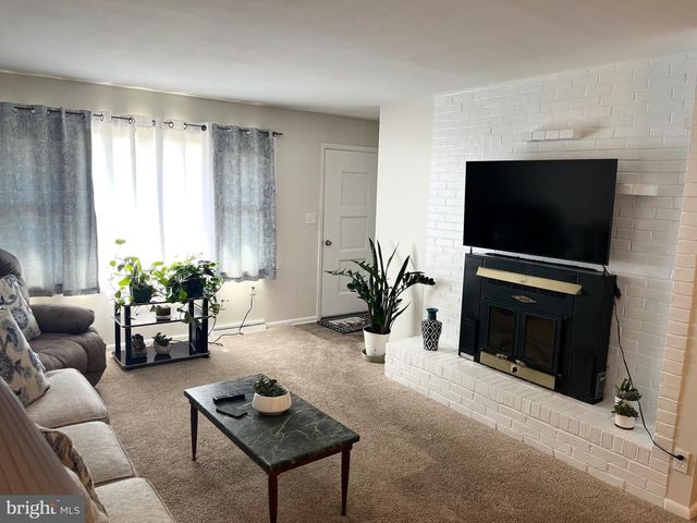 4912 SUNSET DR, Harrisburg, PA 17112