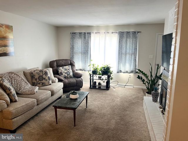 4912 SUNSET DR, Harrisburg, PA 17112