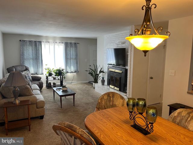 4912 SUNSET DR, Harrisburg, PA 17112