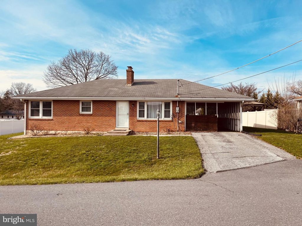 4912 SUNSET DR, Harrisburg, PA 17112