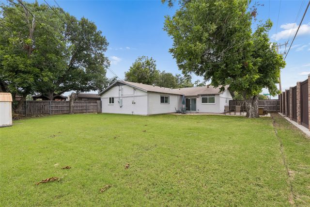 2512 Towerwood Drive, Carrollton, TX 75006