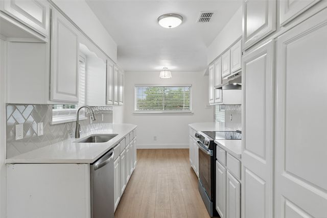 2512 Towerwood Drive, Carrollton, TX 75006