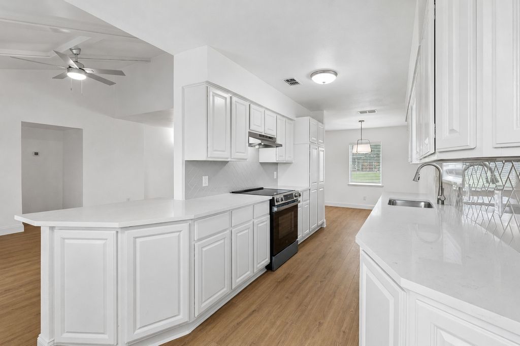 2512 Towerwood Drive, Carrollton, TX 75006