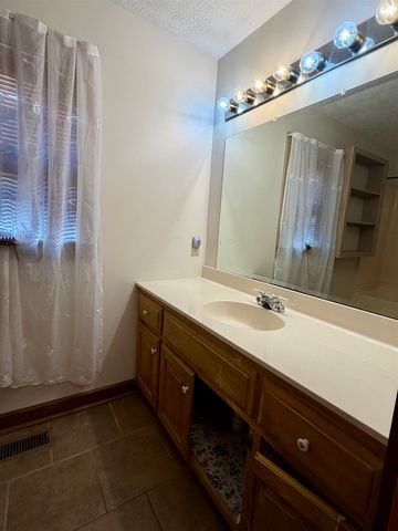 519 CLAYHILL DR, Selmer, TN 38375