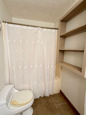 519 CLAYHILL DR, Selmer, TN 38375