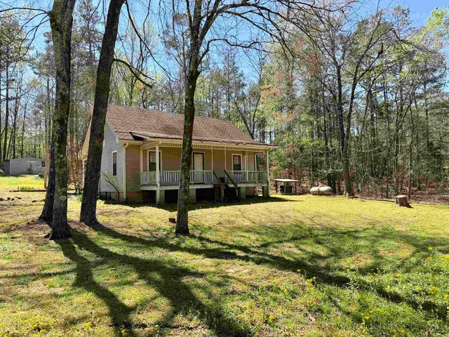 519 CLAYHILL DR, Selmer, TN 38375