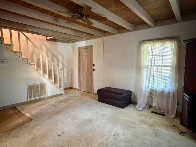 519 CLAYHILL DR, Selmer, TN 38375