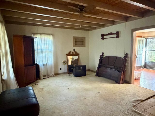 519 CLAYHILL DR, Selmer, TN 38375