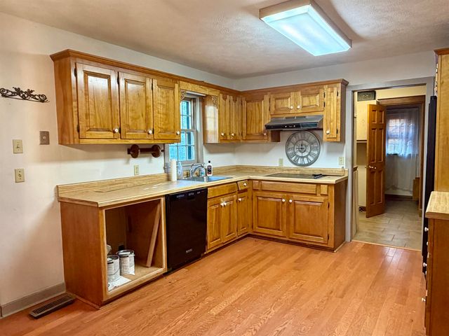 519 CLAYHILL DR, Selmer, TN 38375