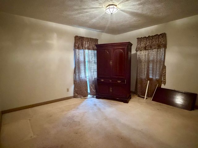 519 CLAYHILL DR, Selmer, TN 38375