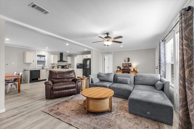 1208 Lindale Terrace, Pelican Bay, TX 76020