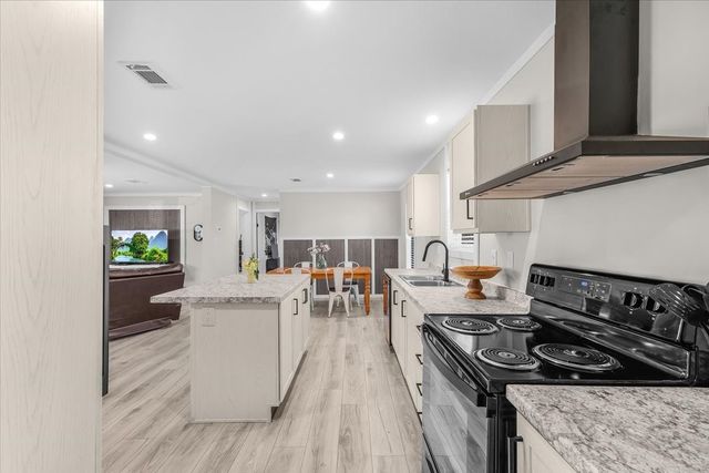 1208 Lindale Terrace, Pelican Bay, TX 76020