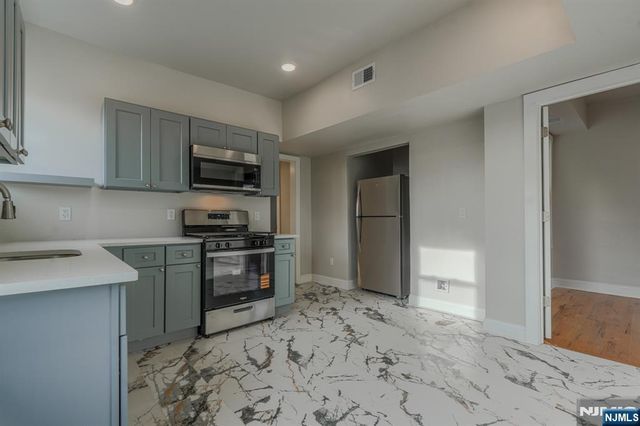 882 14th Street 2, Newark, NJ 07108