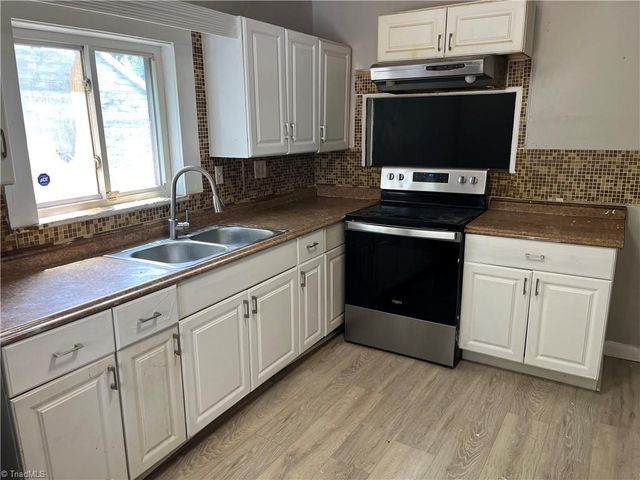 911 17th Street, Winston-salem, NC 27105