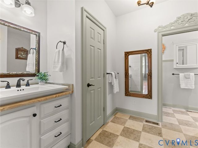 8151 Hidden Valley Ct, Amelia, VA 23002