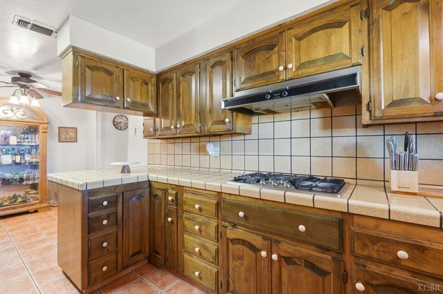 975 Salem Drive, Hanford, CA 93230