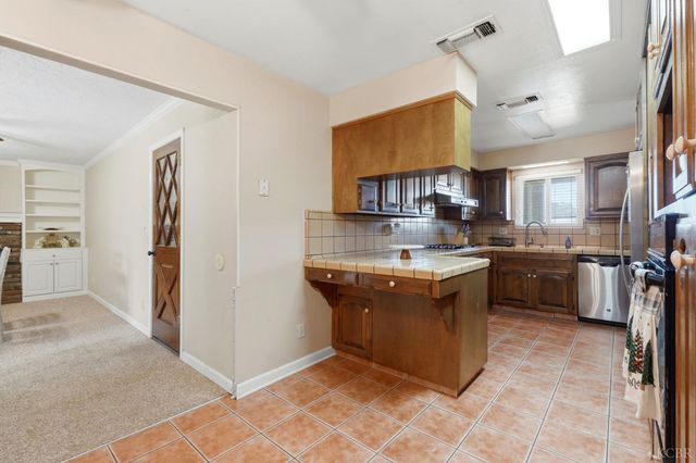 975 Salem Drive, Hanford, CA 93230