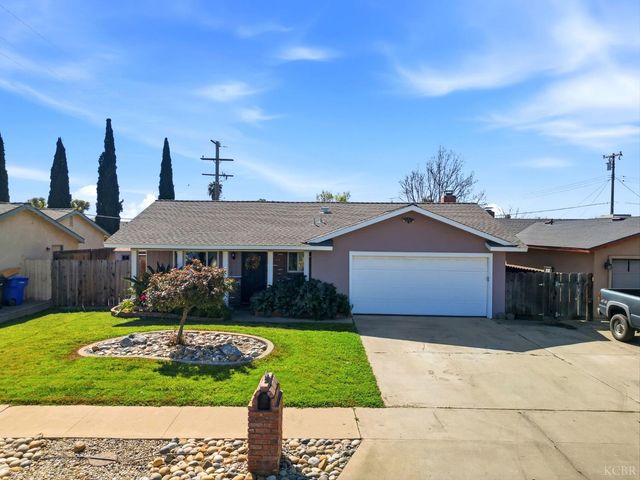 975 Salem Drive, Hanford, CA 93230