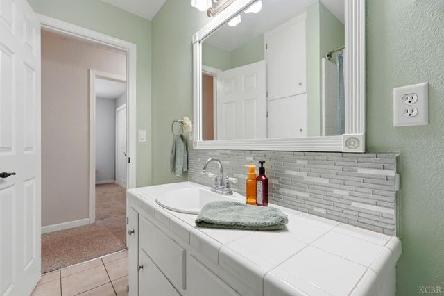 975 Salem Drive, Hanford, CA 93230