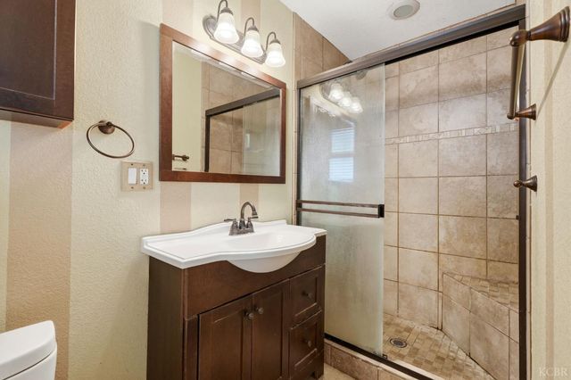 975 Salem Drive, Hanford, CA 93230