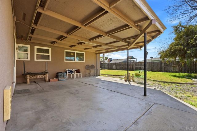 975 Salem Drive, Hanford, CA 93230