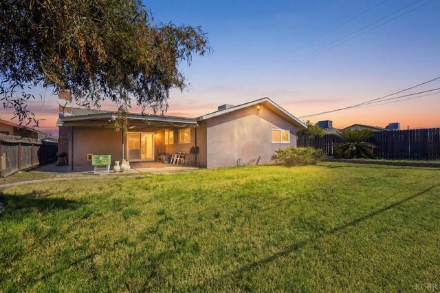 975 Salem Drive, Hanford, CA 93230