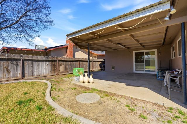 975 Salem Drive, Hanford, CA 93230