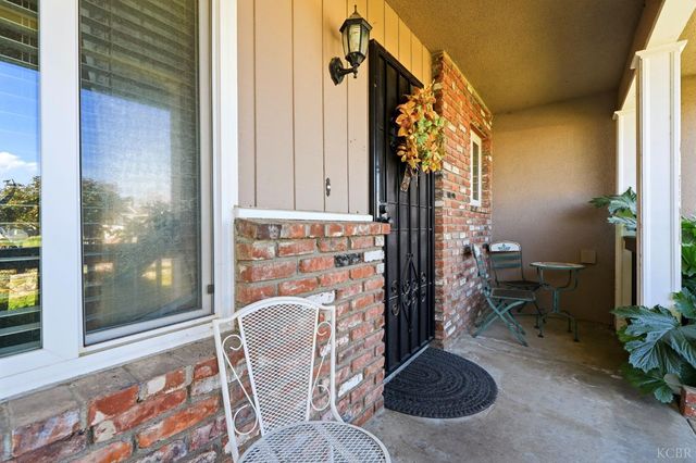 975 Salem Drive, Hanford, CA 93230