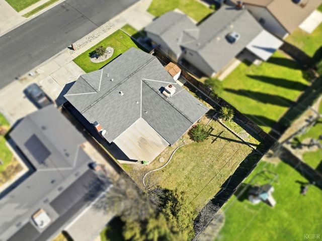 975 Salem Drive, Hanford, CA 93230