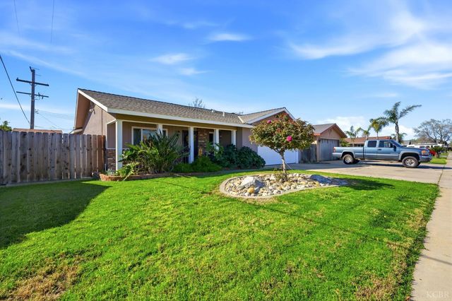 975 Salem Drive, Hanford, CA 93230