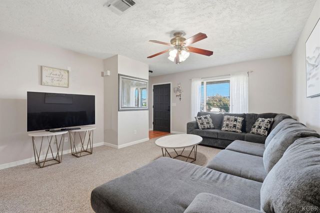 975 Salem Drive, Hanford, CA 93230