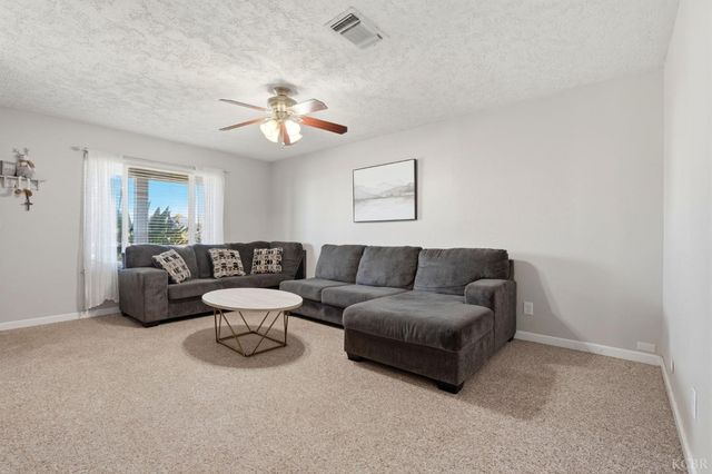 975 Salem Drive, Hanford, CA 93230