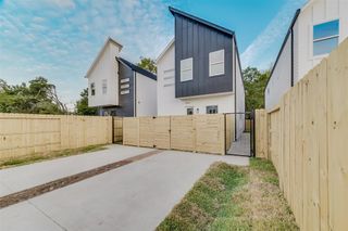 2120 Creston Drive A/B, Houston, TX 77026