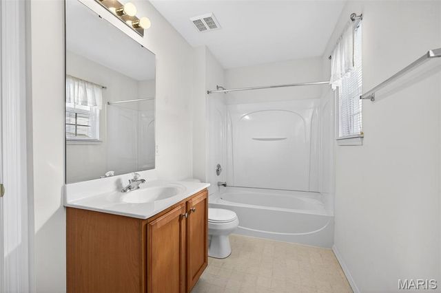 149 Bayhill Village Drive, O'fallon, MO 63368