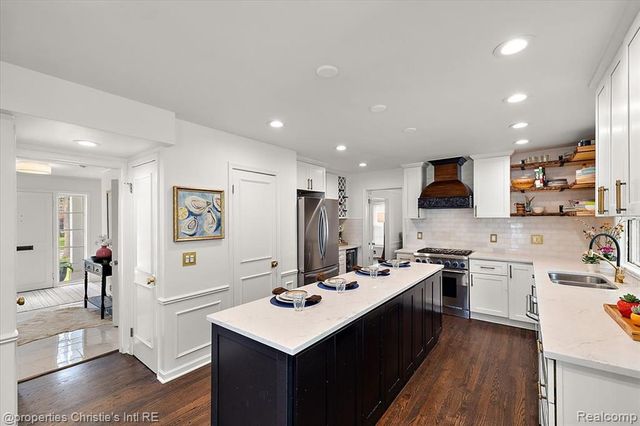 234 Lincoln Road, Grosse Pointe, MI 48230