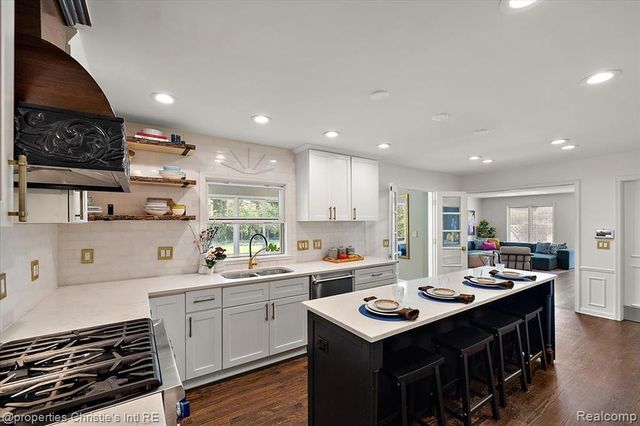 234 Lincoln Road, Grosse Pointe, MI 48230