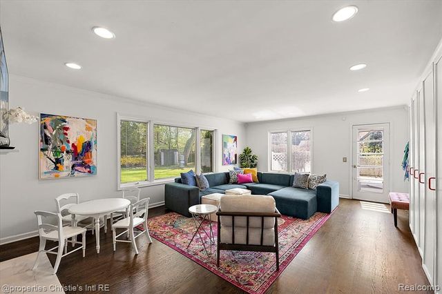 234 Lincoln Road, Grosse Pointe, MI 48230