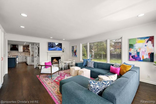 234 Lincoln Road, Grosse Pointe, MI 48230