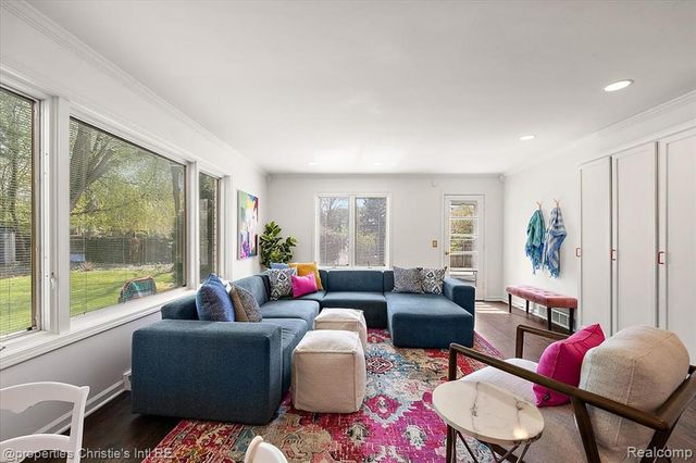 234 Lincoln Road, Grosse Pointe, MI 48230