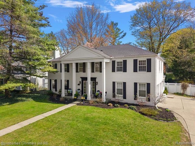 234 Lincoln Road, Grosse Pointe, MI 48230