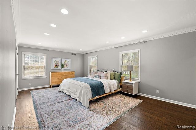 234 Lincoln Road, Grosse Pointe, MI 48230