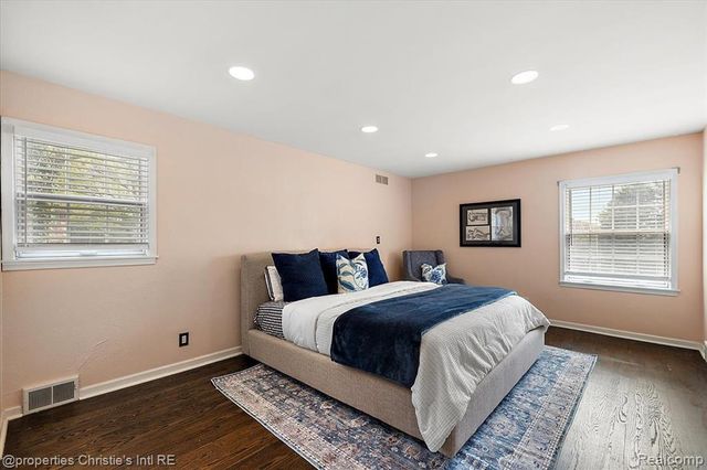 234 Lincoln Road, Grosse Pointe, MI 48230