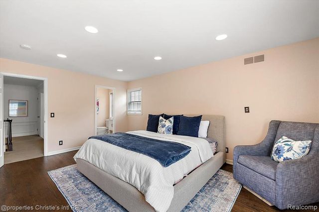 234 Lincoln Road, Grosse Pointe, MI 48230
