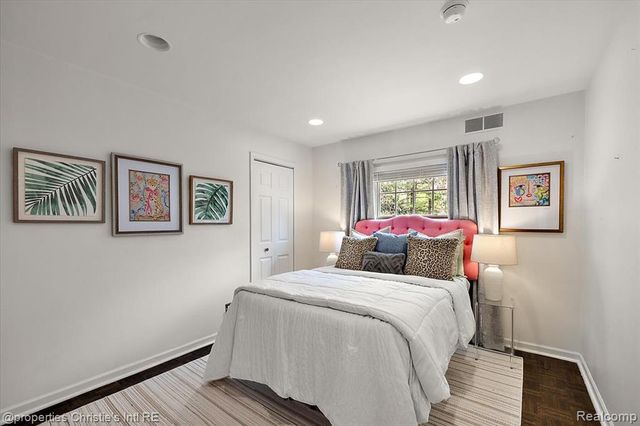 234 Lincoln Road, Grosse Pointe, MI 48230