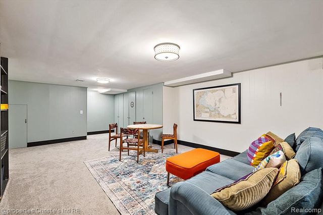 234 Lincoln Road, Grosse Pointe, MI 48230
