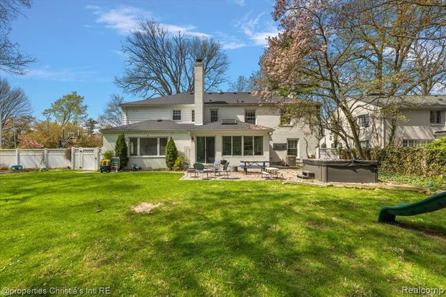 234 Lincoln Road, Grosse Pointe, MI 48230