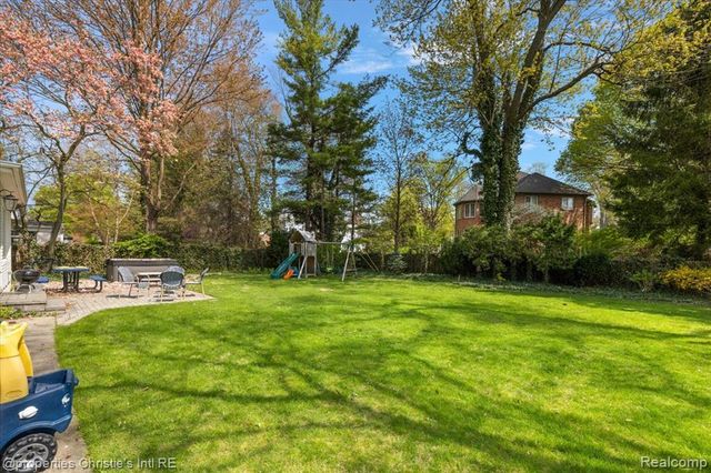 234 Lincoln Road, Grosse Pointe, MI 48230