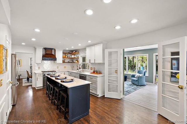 234 Lincoln Road, Grosse Pointe, MI 48230